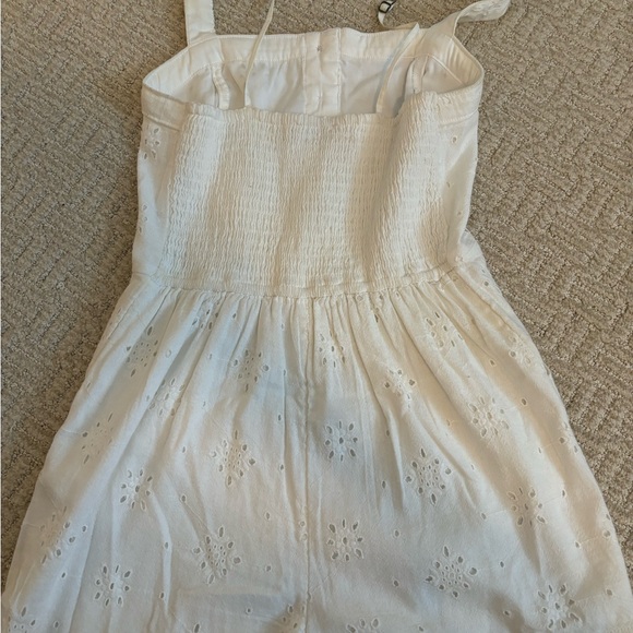 🏷️Hollister White Button-Down Eyelet Romper - Picture 4 of 5